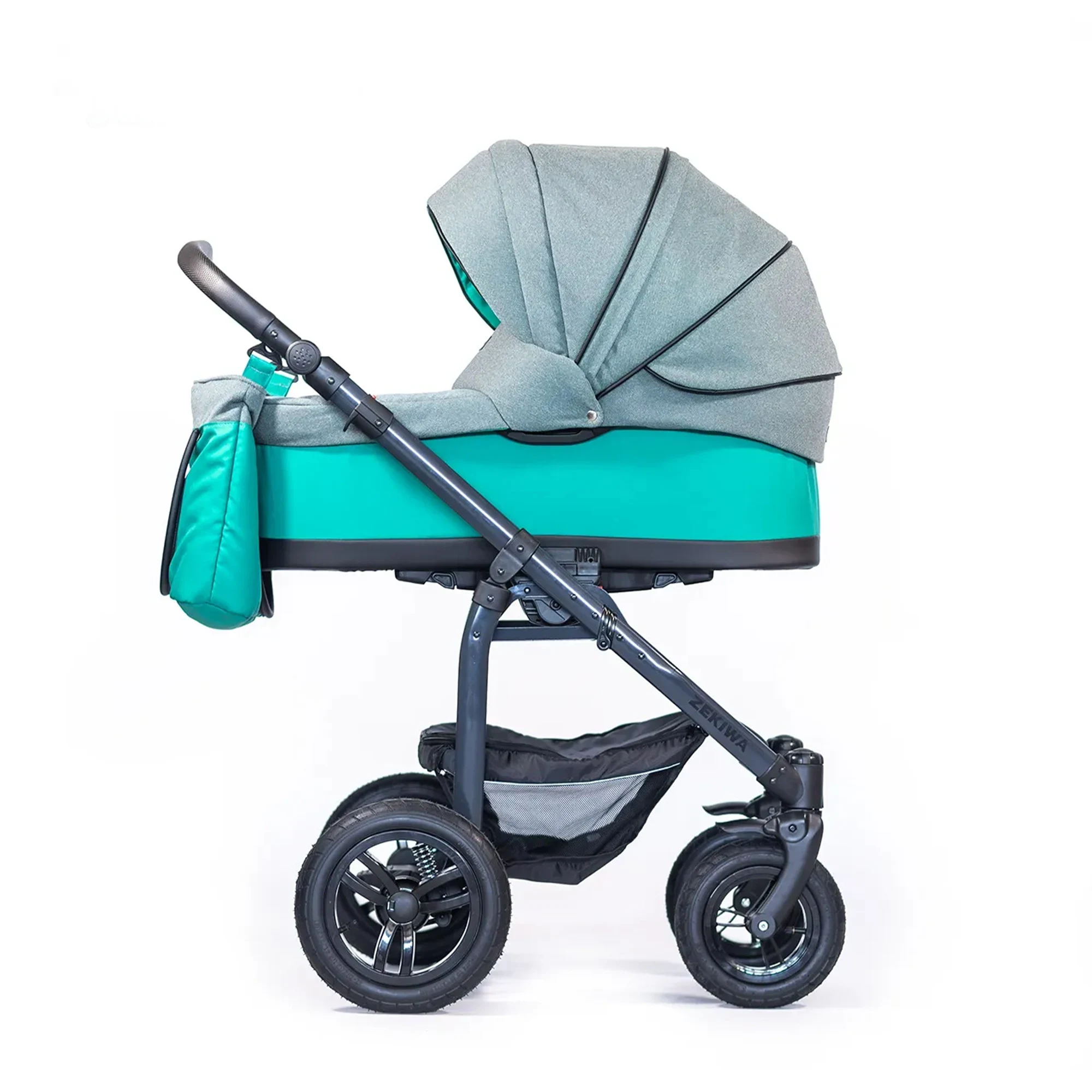 ZEKIWA Kinderwagen 3 in 1 mit 81cm XL Liegefläche - Komplettpaket + Sportwagenaufsatz + Regenschutz + Insektenschutz + Wickeltasche | Saturn Royal ZEKIWA Kinderwagen 3 in 1 mit 81cm XL Liegefläche - Komplettpaket + Sportwagenaufsatz + Regenschutz + Insektenschutz + Wickeltasche | Saturn Royal