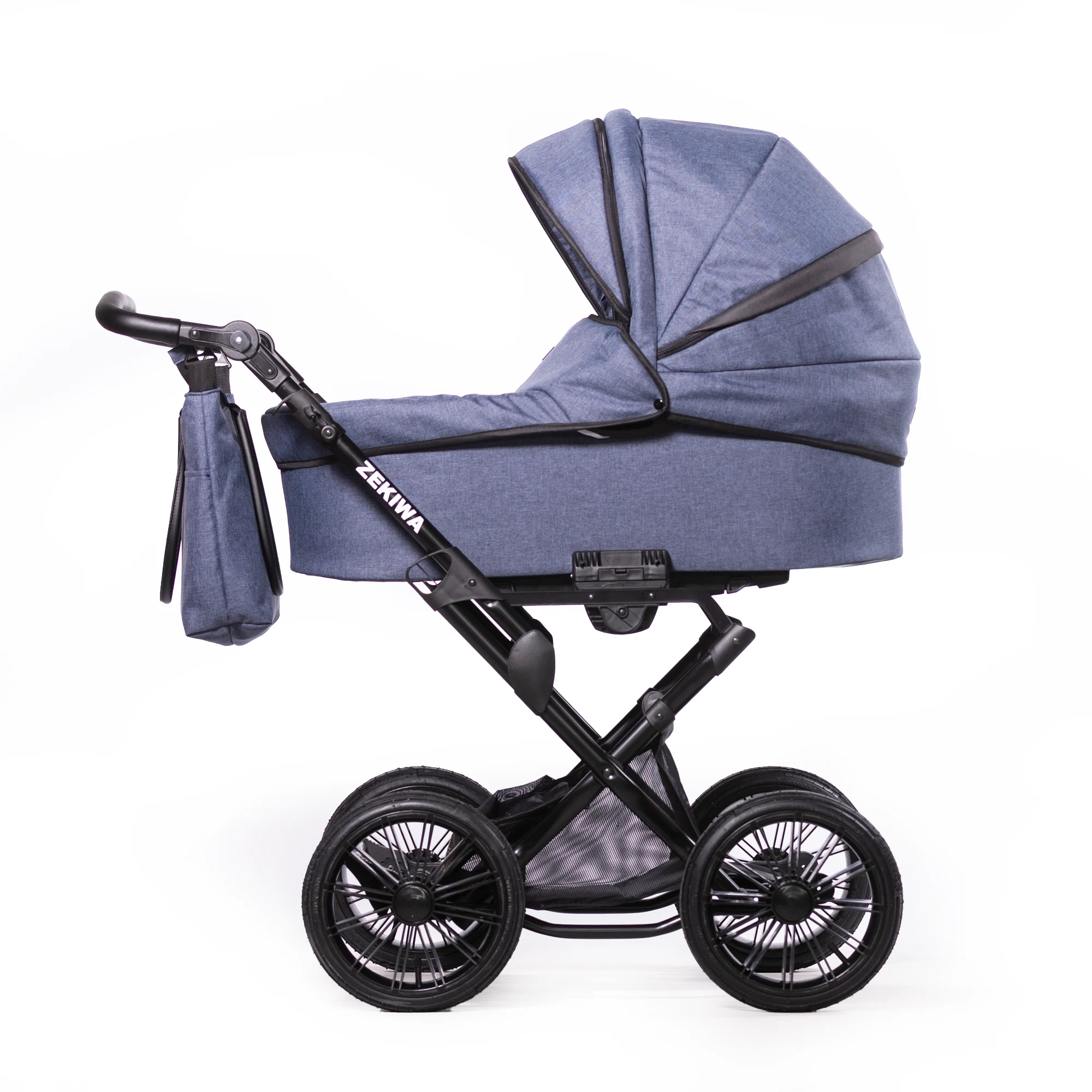 Kinderwagen "Indigo" Konfigurationswagen Saturn Royal / Touring Max - XXL Wanne mit 81cm Liegefläche - inkl. Sportwagenaufsatz und Wickeltasche Kinderwagen "Indigo" Konfigurationswagen Saturn Royal / Touring Max - XXL Wanne mit 81cm Liegefläche - inkl. Sportwagenaufsatz und Wickeltasche