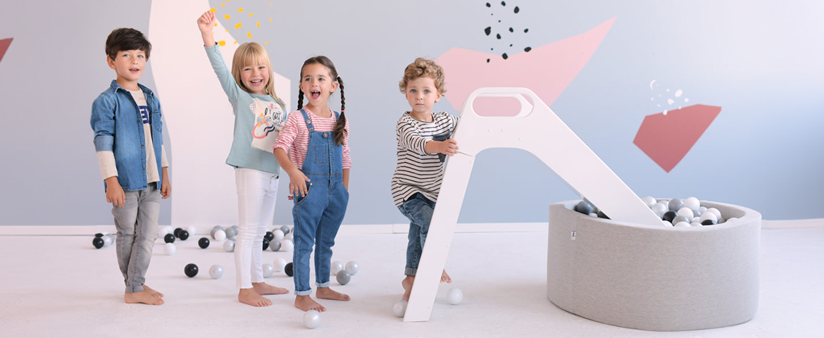 Plush Nest Bällebad Kinderspielzeug
