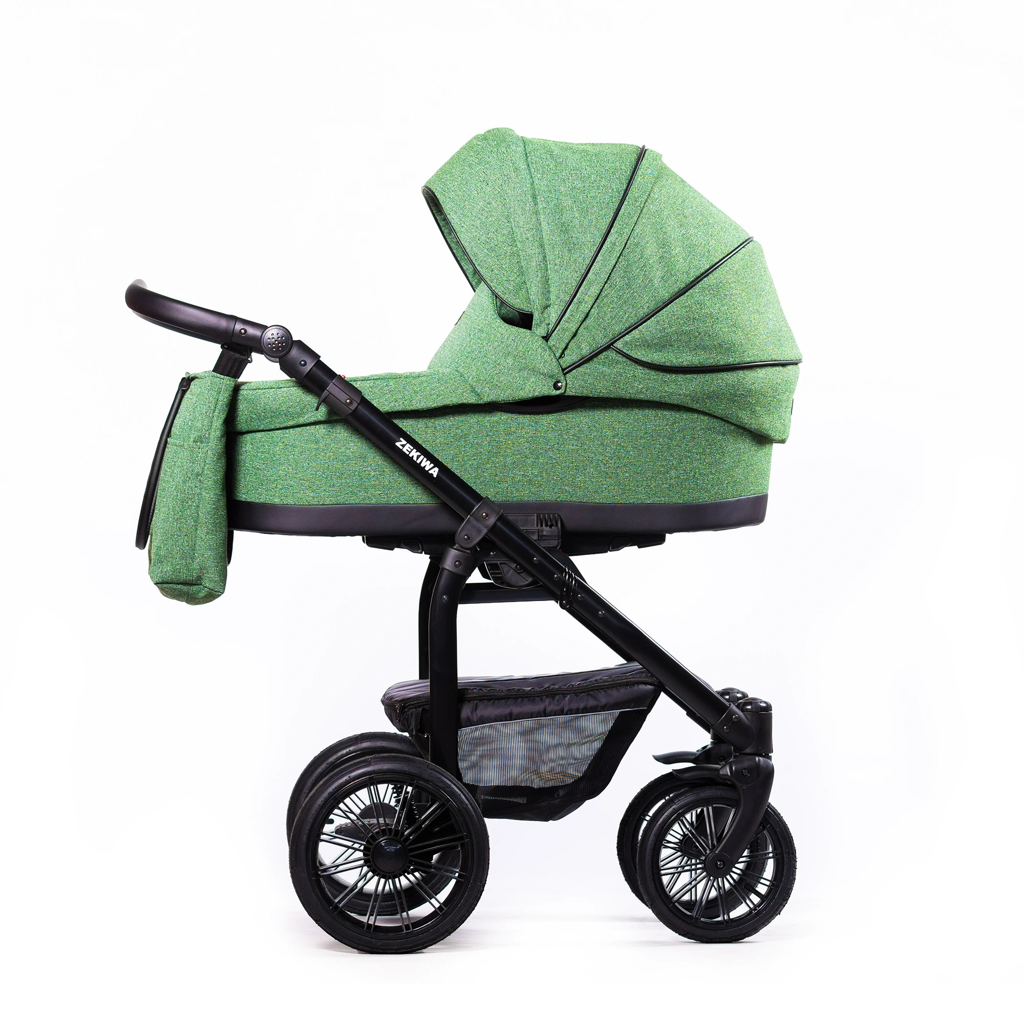 Kombikinderwagen "Flora" Konfigurationswagen Saturn Royal / Touring Max - XXL Wanne mit 81cm Liegefläche - inkl. Sportwagenaufsatz und Wickeltasche Kombikinderwagen "Flora" Konfigurationswagen Saturn Royal / Touring Max - XXL Wanne mit 81cm Liegefläche - inkl. Sportwagenaufsatz und Wickeltasche